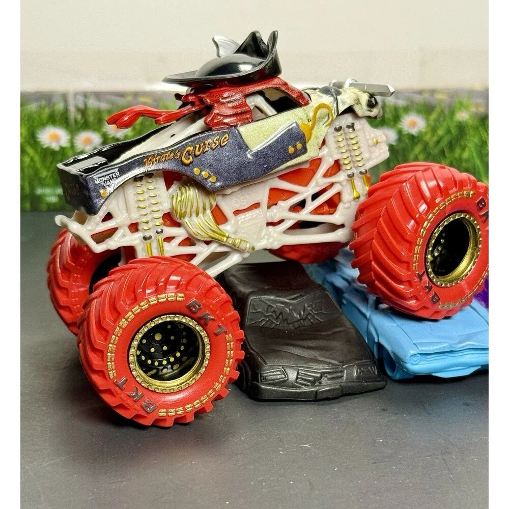 Custom Monster Jam Monster Truck 1:64 Skeleton Pirate’s Curse Red Gold BLK Bone